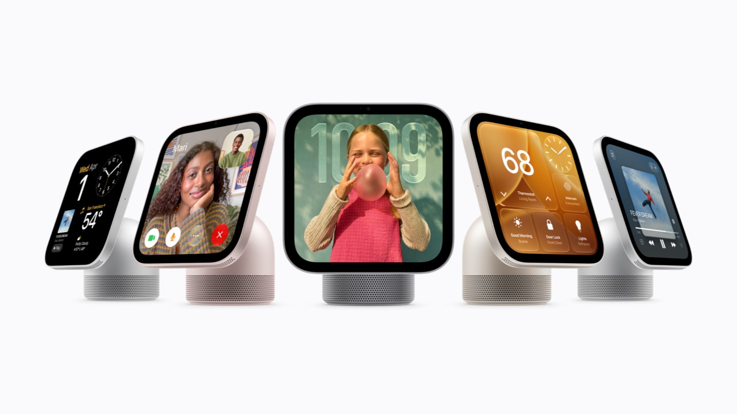 白い背景に置かれた5台のApple HomeView。